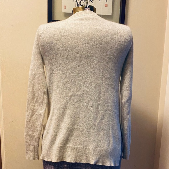 ⭐️ Host Pick ⭐️ Lord & Taylor Cashmere Sweater - Picture 2 of 5